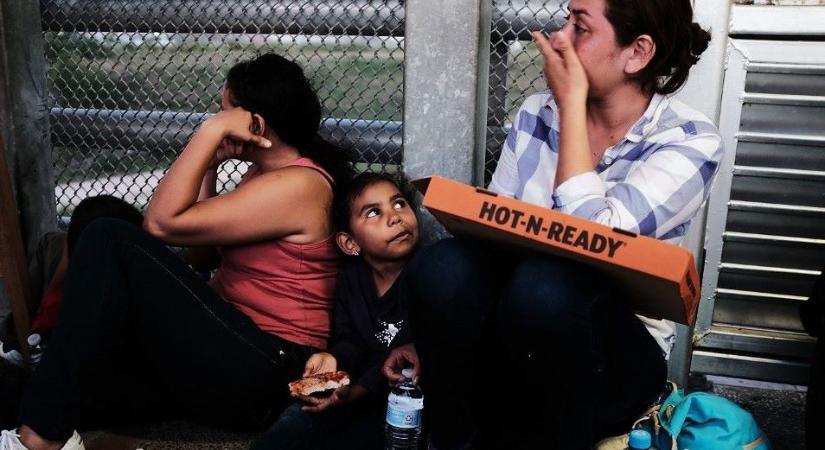 Több száz szüleitől elszakított bevándorló gyerek családját keresik