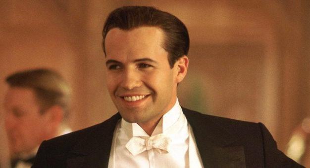 Már 57 éves a Titanic sármos rosszfiúja! Billy Zane így néz ki napjainkban