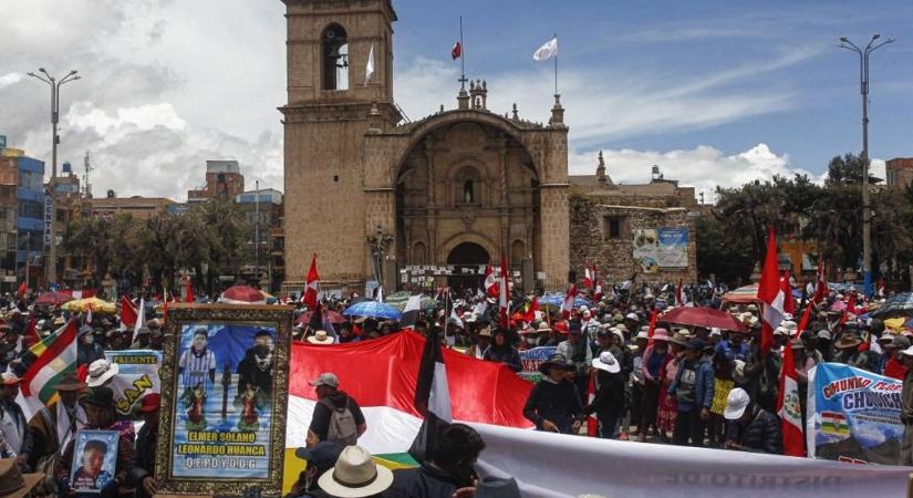 Izzik a levegő Lima és Mexikóváros közt, Perunak már nagykövete sincs