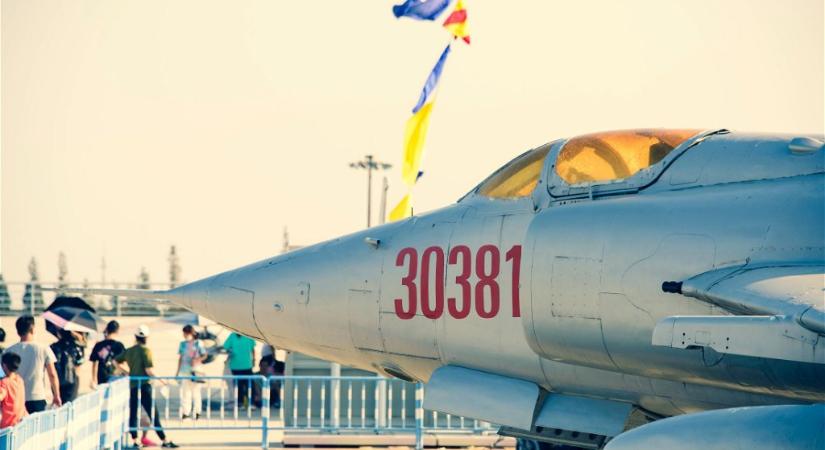 Kínai vadászgép szállt szembe az amerikai haditengerészet egyik gépével