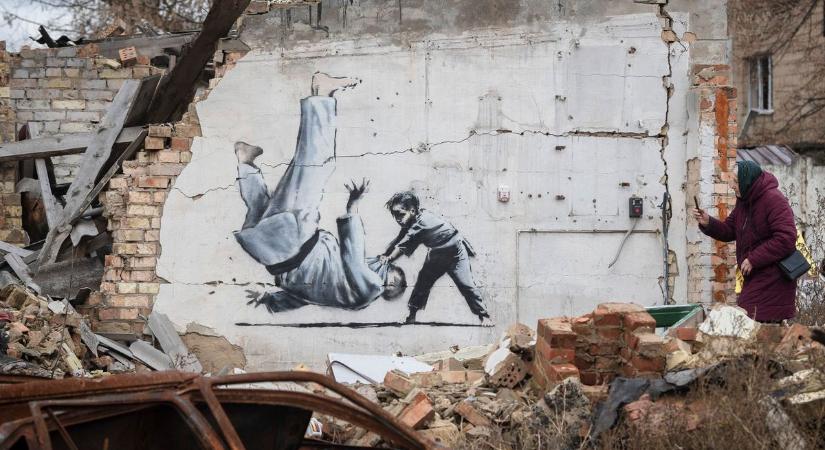 Banksy-graffitiből készített évfordulós bélyeget Ukrajna
