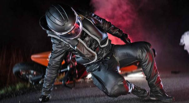 A motoros farmerekben is megjelentek a légzsákok