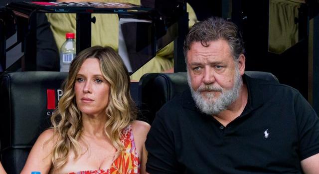 Russell Crowe-t és barátnőjét kitessékelték egy előkelő ausztrál étteremből