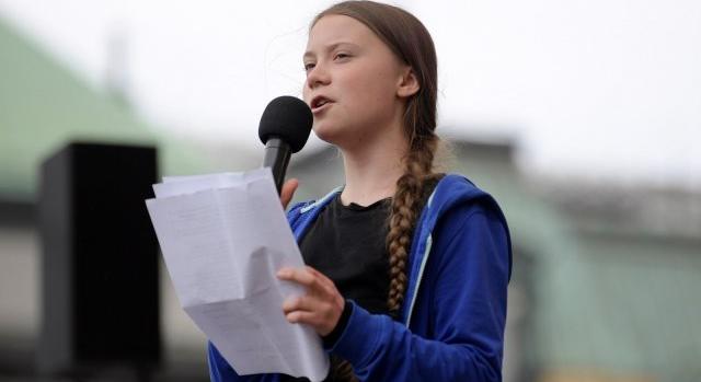 Greta Thunberg szélerőművek ellen tüntet