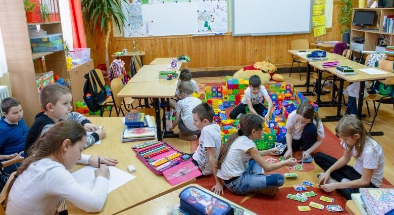 Tanügyminiszter: a pedagógiai gimnáziumok és az egyetemek képzik majd a tanítókat