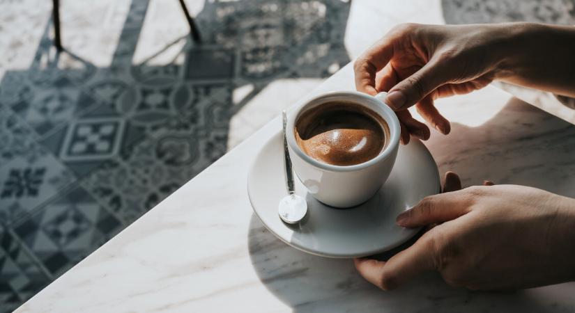 Kiderült, hány csésze kávé javítja az agyműködést