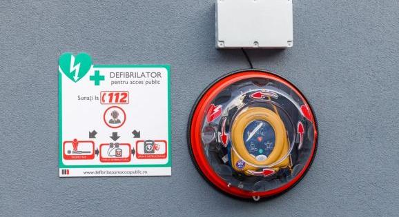 Életmentéshez elengedhetetlen: hogyan használhatóak az utcai defibrillátorok?