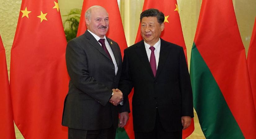 Vastestvérnek nevezi a kínai hivatalos média az országba látogató Lukasenkát