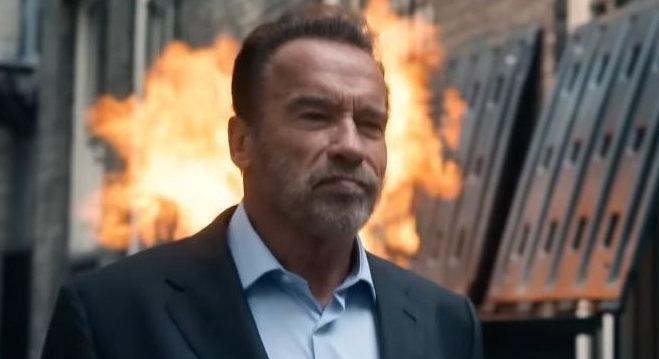 Arnold Schwarzenegger még a péniszét is feláldozta, mégis rettenetesen pocséknak tűnik az első sorozata