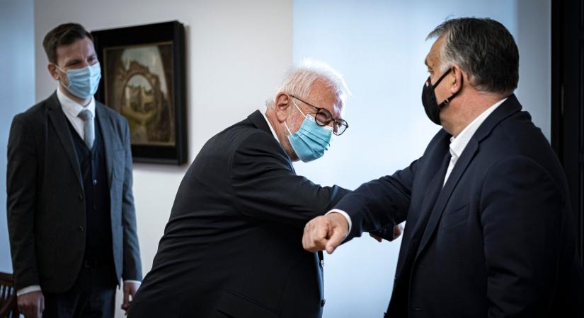 Célkeresztbe kerültek a tanárok és az orvosok, a MOK meg is kapta az első gyomrost
