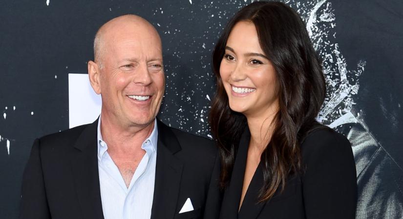 Bruce Willis felesége egy demencia-specialistával dolgozik, hogy megfelelő módon gondozhassa a beteg színészt