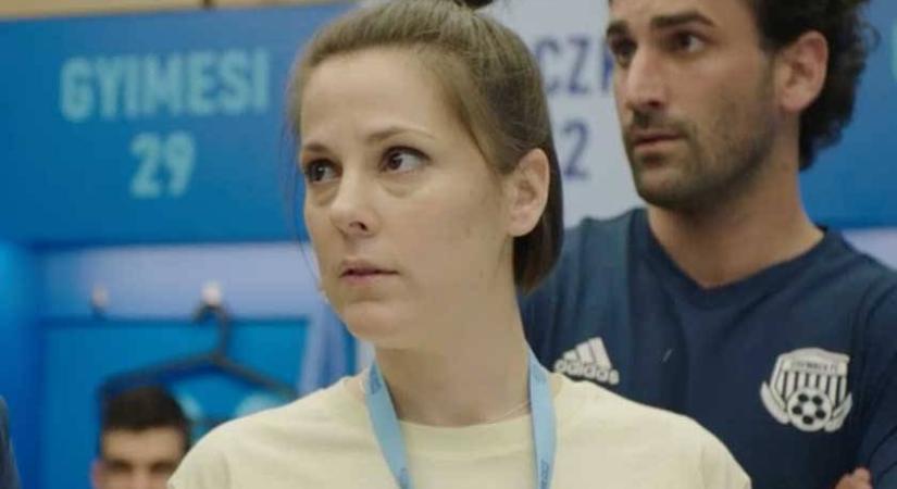 Lovas Rozi szexi, piros ruhában: így sem látni sokszor a tévében