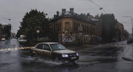 Szakadékba zuhant az orosz autóipar - 60%-kal csökkent az autógyártás egy év alatt