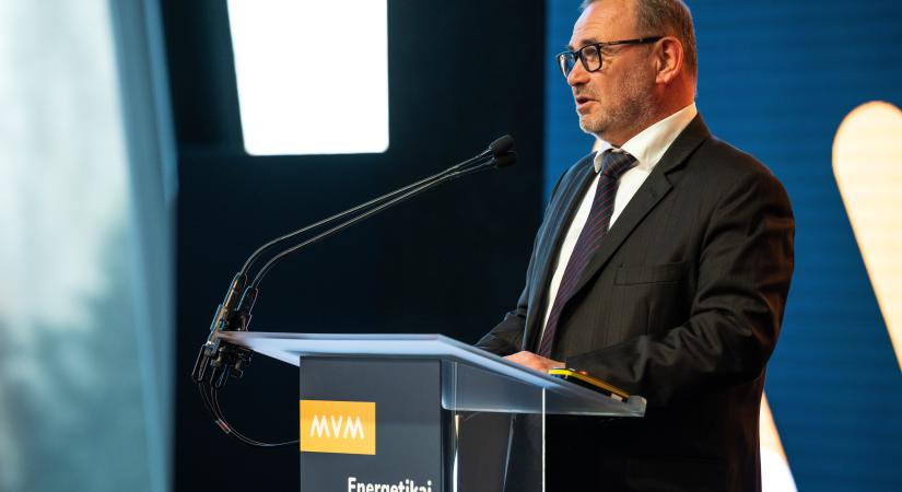 Az energiaügyi miniszter elkötelezte magát az akkumulátorgyár és az atomenergia mellett