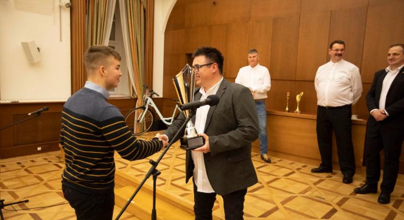 Tizenhat éves fiú remekelt az esztergomi borversenyen