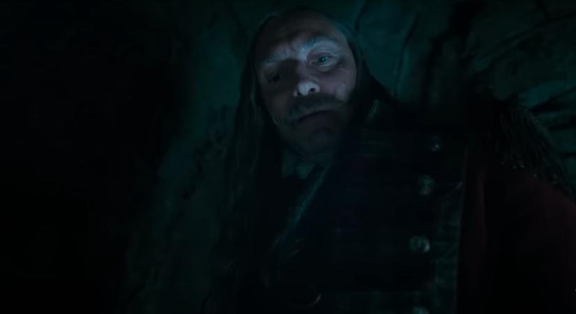 Alig ismerünk rá Jude Law-ra Hook kapitányként a Pán Péter-film előzetesében