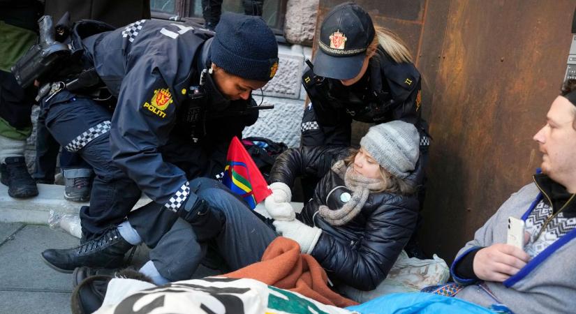 Elvitte a norvég rendőrség a szélerőművek ellen tiltakozó Greta Thunberget