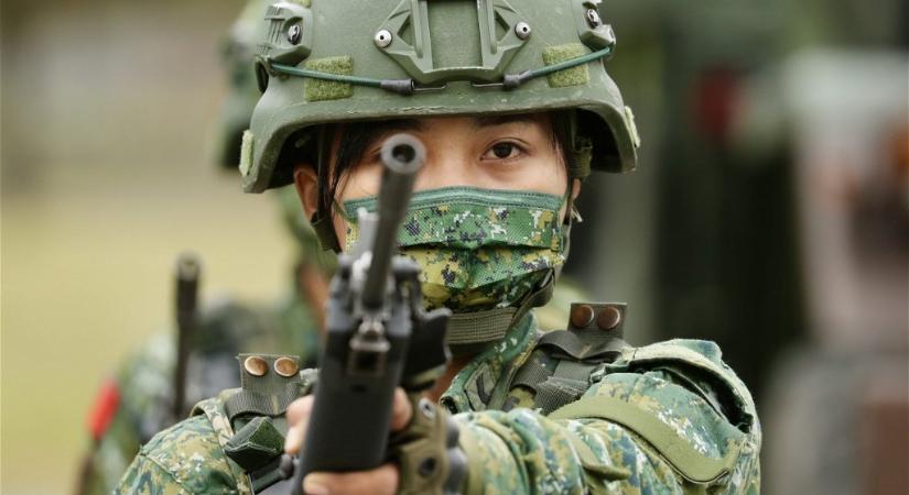 619 millió dollár értékű amerikai fegyverzetet kaphat Tajvan Kína szeme láttára