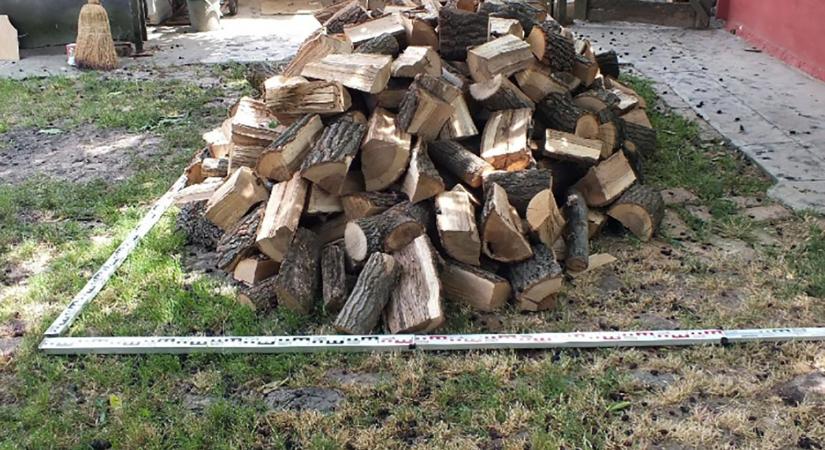 Békés vármegyében élőket csapott be a tűzifakereskedő
