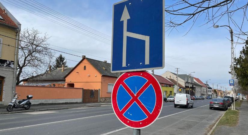 Buszmegálló lett a "parkolóból" a Móri úton – de a táblák nem egyértelműek