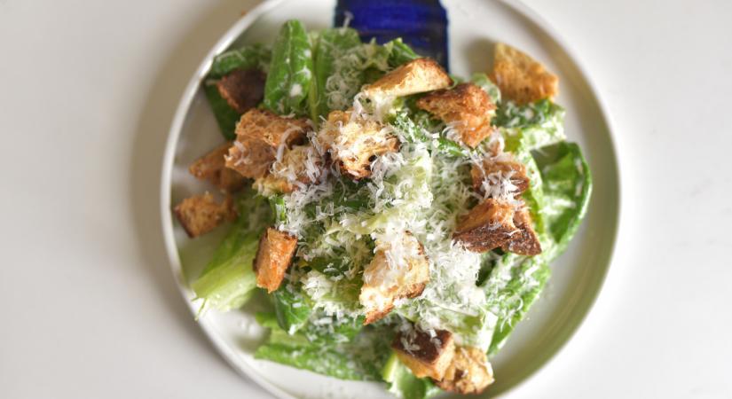 Elronthatatlan receptek: az igazi Cézár saláta ropogós házi krutonnal