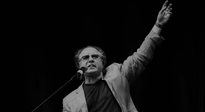 „Az utolsó hang is szétfoszlott már” – Ritkán látott képekkel emlékezünk Balázs Fecóra