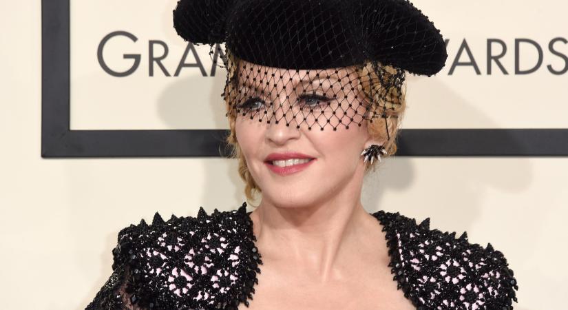 Madonna máris túllépett az exén és egy új fiatal pasival jár