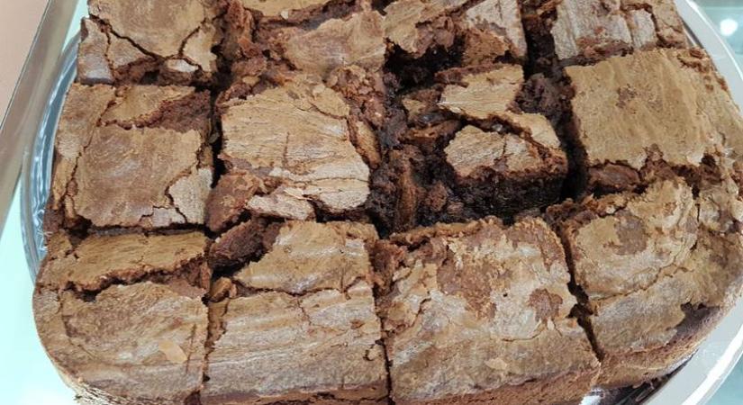 Szaftos vegán csokis süti: liszt és cukor sem kerül a tésztájába
