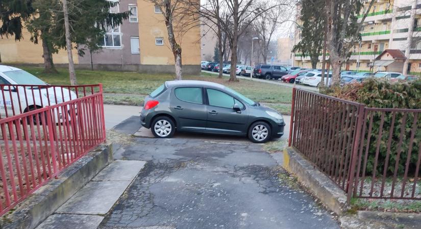 Így parkoltok Ti, Zalaegerszeg!