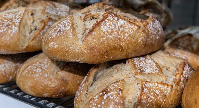 Nem látni a drágulás végét: tovább emelkedik a kenyér és a kifli ára!