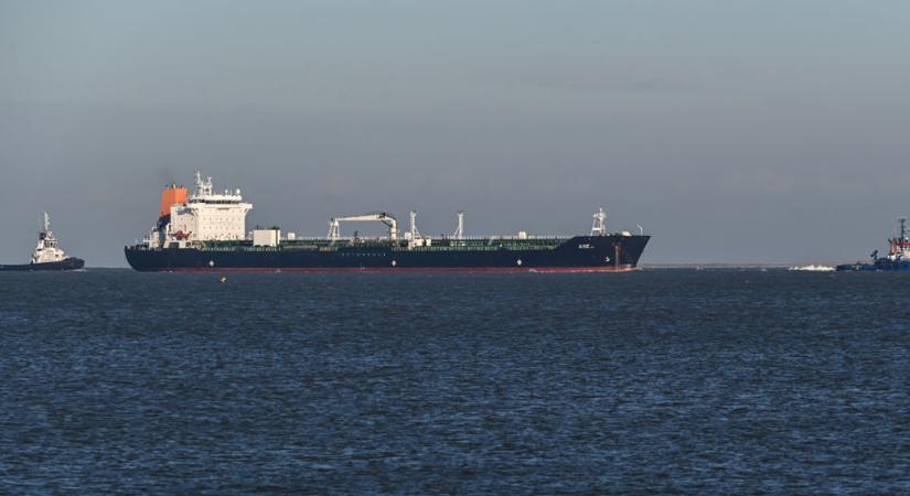 Tartályhajók hánykolódnak a tengeren csurig gázolajjal, senkinek nem kell