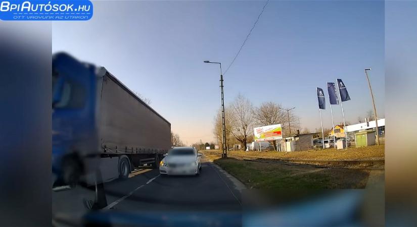 Megdöbbentő előzések a magyar utakról (videó)