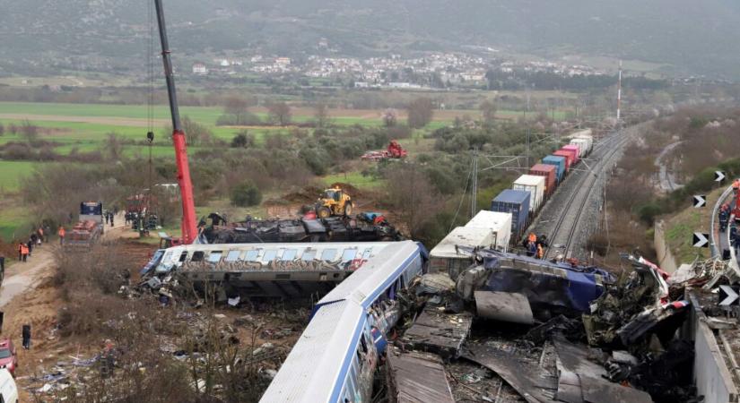Görög vonatbaleset – A miniszterelnök bocsánatot kért az áldozatok családtagjaitól