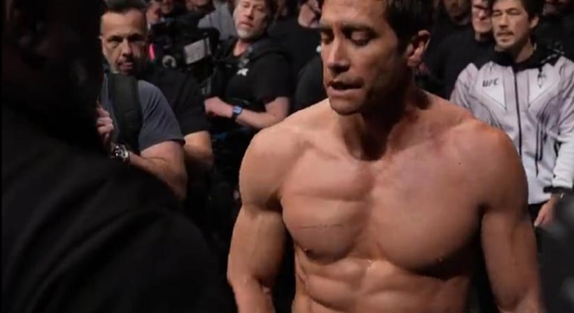 Nézd meg, amint a brutális formában lévő Jake Gyllenhaal a padlóra küldi ellenfelét egy MMA meccsen!