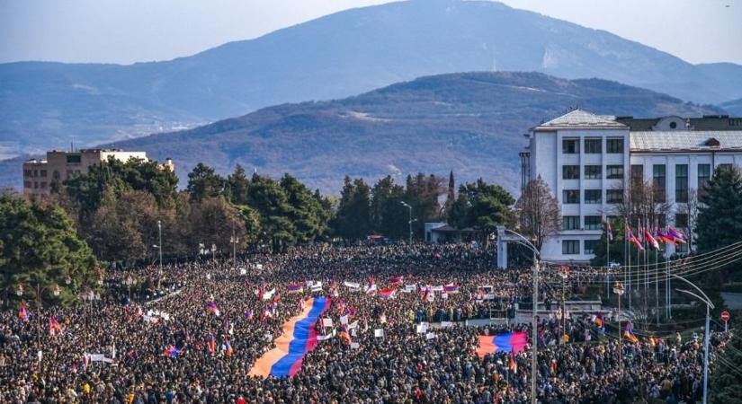 Tovább mélyül az azeri-örmény konfliktus, többen meghaltak egy lövöldözésben