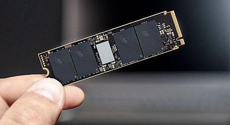 Brutális kapacitású, 300 TB-os SSD kiadását tervezi egy gyártó