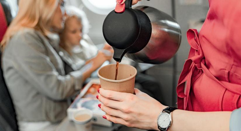 A légiutaskísérő figyelmeztet: ezért ne rendelj soha kávét a repülőgépen