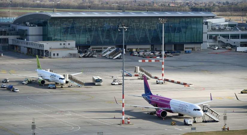 Lobog a szélben a szélzsák: Európa legjobbja a Liszt Ferenc Nemzetközi Repülőtér
