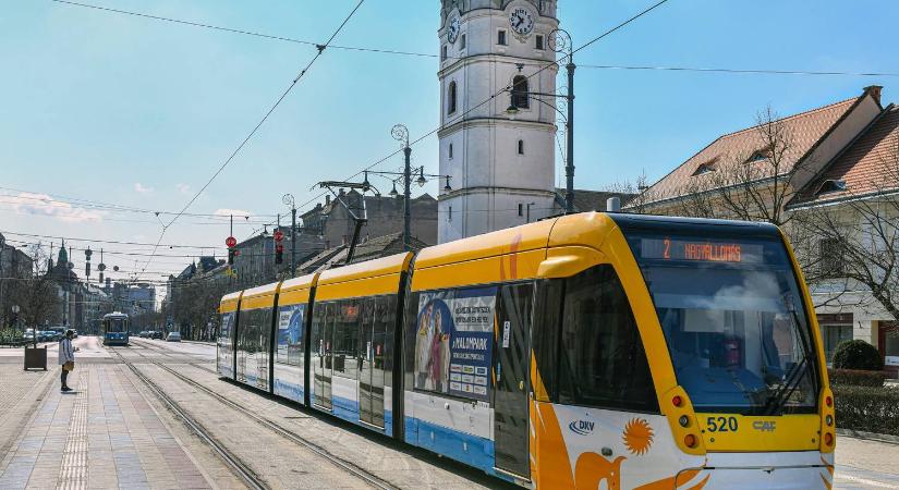 Debreceni polgármester: kétszer olyan drága a villamos, mint a dízel busz