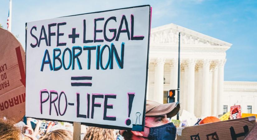 Letartóztattak egy nőt Dél-Karolinában, mert abortusztablettákat vett be