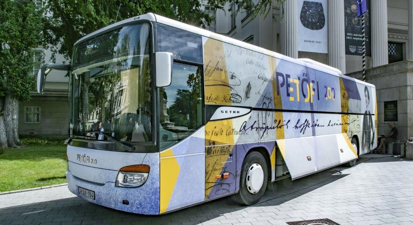 Nagykőrösön fogadta harmincezredik látogatóját a Petőfi-busz