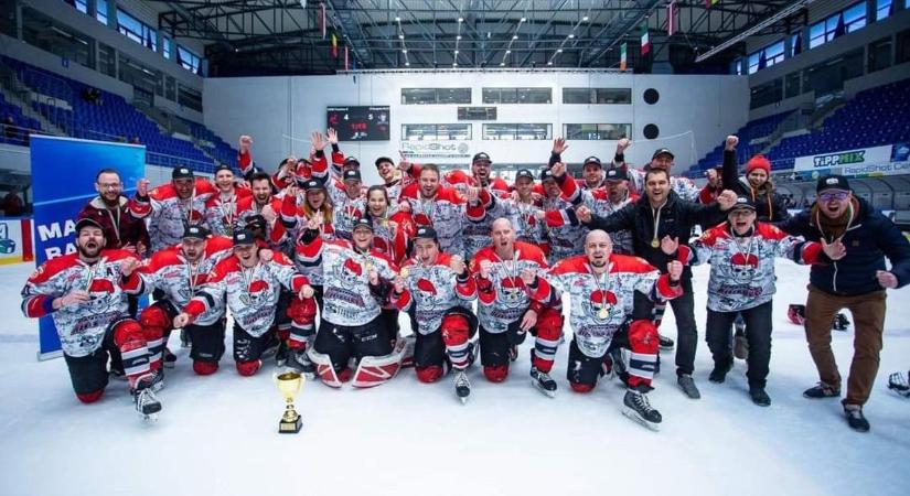 A Vasas Jégcentrumban ünnepelt az R’Angels – KRC