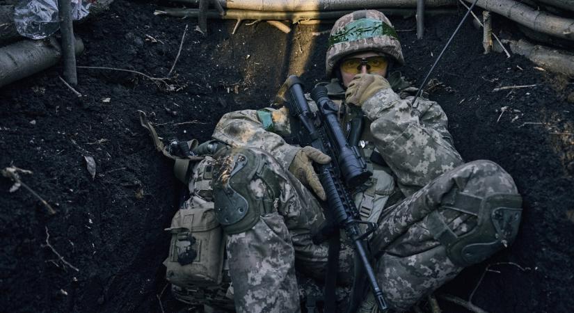 Donyecki tisztségviselő: Tízezernyi ukrán katonát kerítettek be Bahmutban