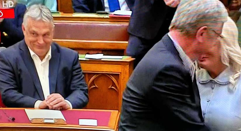 Orbán Viktor sokat sejtető mosolya: Gyurcsány Ferenc talán túl közel hajolt a DK új képviselőnőjéhez? – VIDEÓ