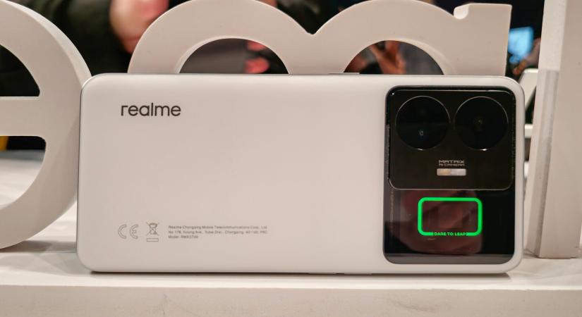 Képeken a Realme GT Neo5 Lite változata