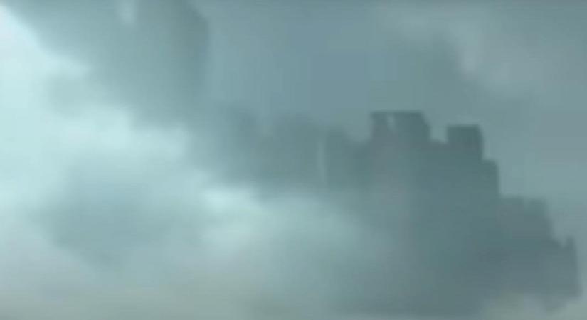 Hihetetlen: megjelent egy város tükörképe az égbolton - videó
