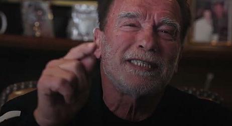 Beszól a Facebooknak, a Twitternek és a nagy technológiai vállalatoknak is új videójában Arnold Schwarzenegger