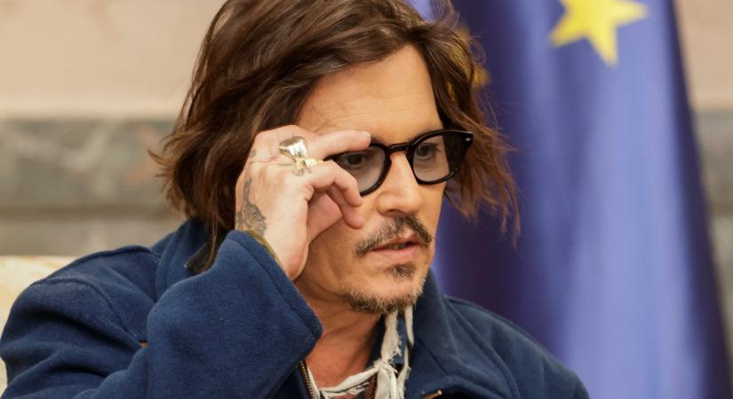 Johnny Depp egy vagyont keresett a hírességekről készült festményeivel