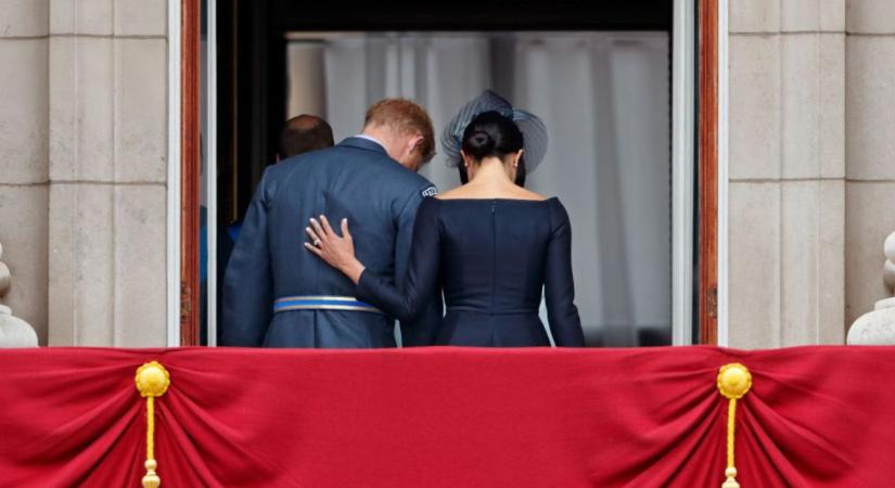 Harry és Meghan nem léphetnek a palota erkélyére a koronázási ünnepségen
