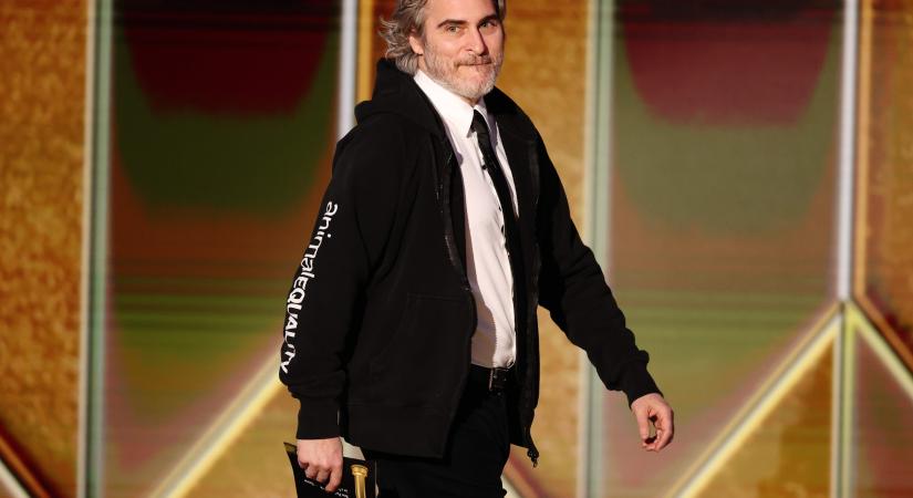 Friss fotók készültek Joaquin Phoenix-ről, amint magát üldözi a Joker forgatásán